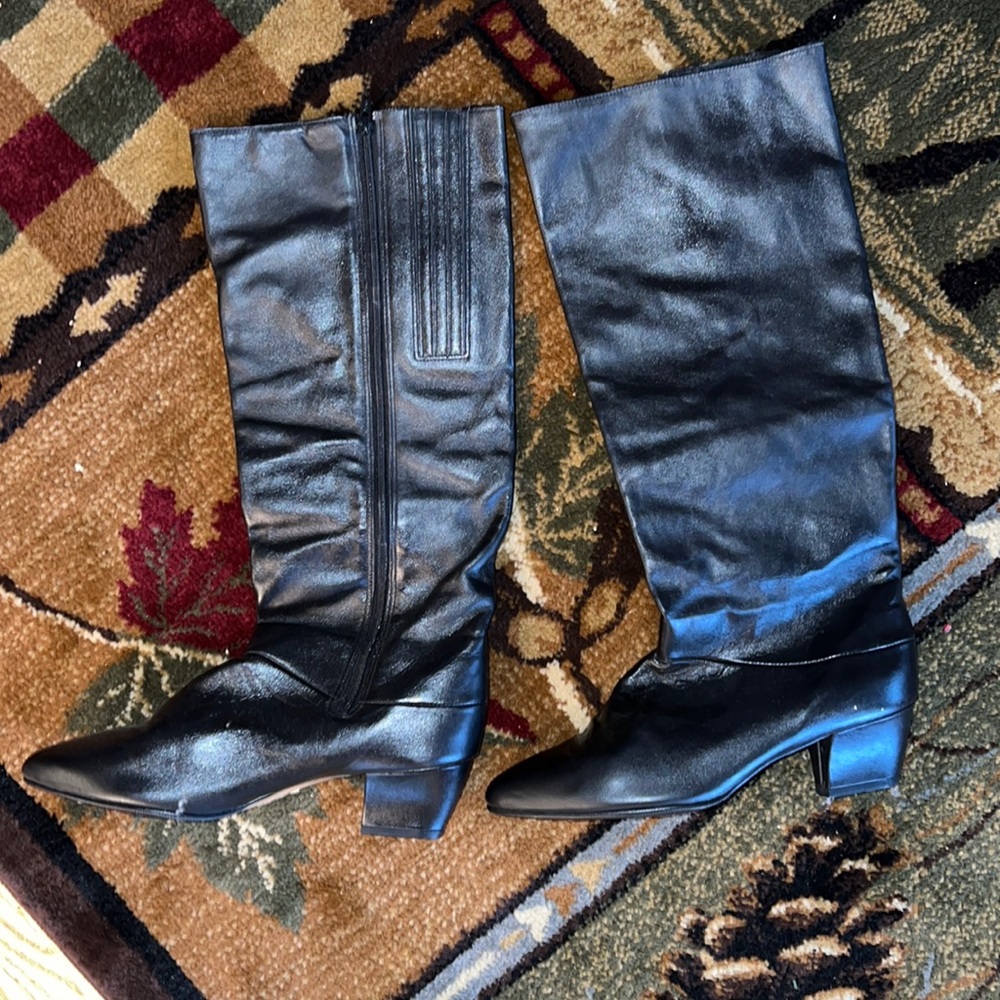 Size 7.5 leather boots